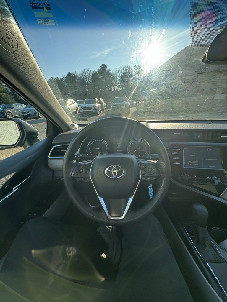 Used 2018 Toyota Camry LE image 12
