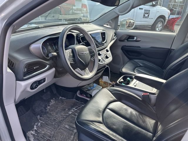 Used 2019 Chrysler Pacifica Limited image 5