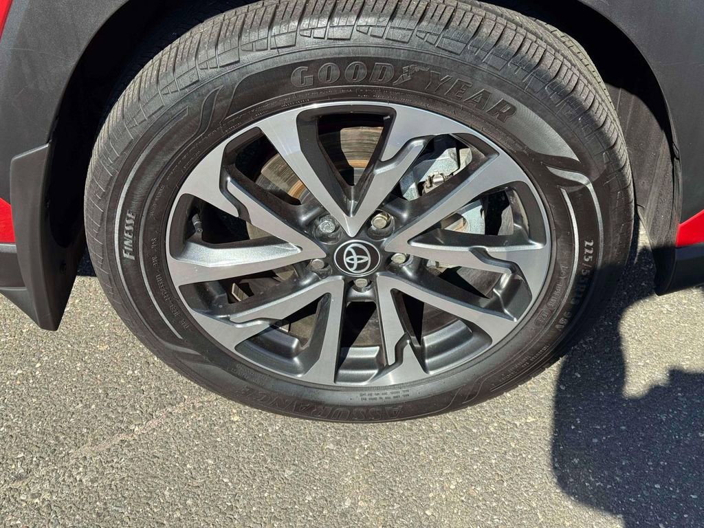 Used 2023 Toyota Corolla Cross XLE w/ Convenience Package image 9