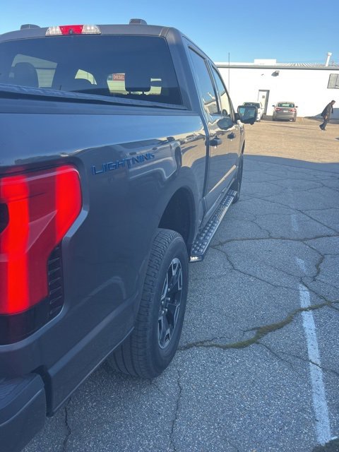 Used 2022 Ford F150 Lightning XLT image 15
