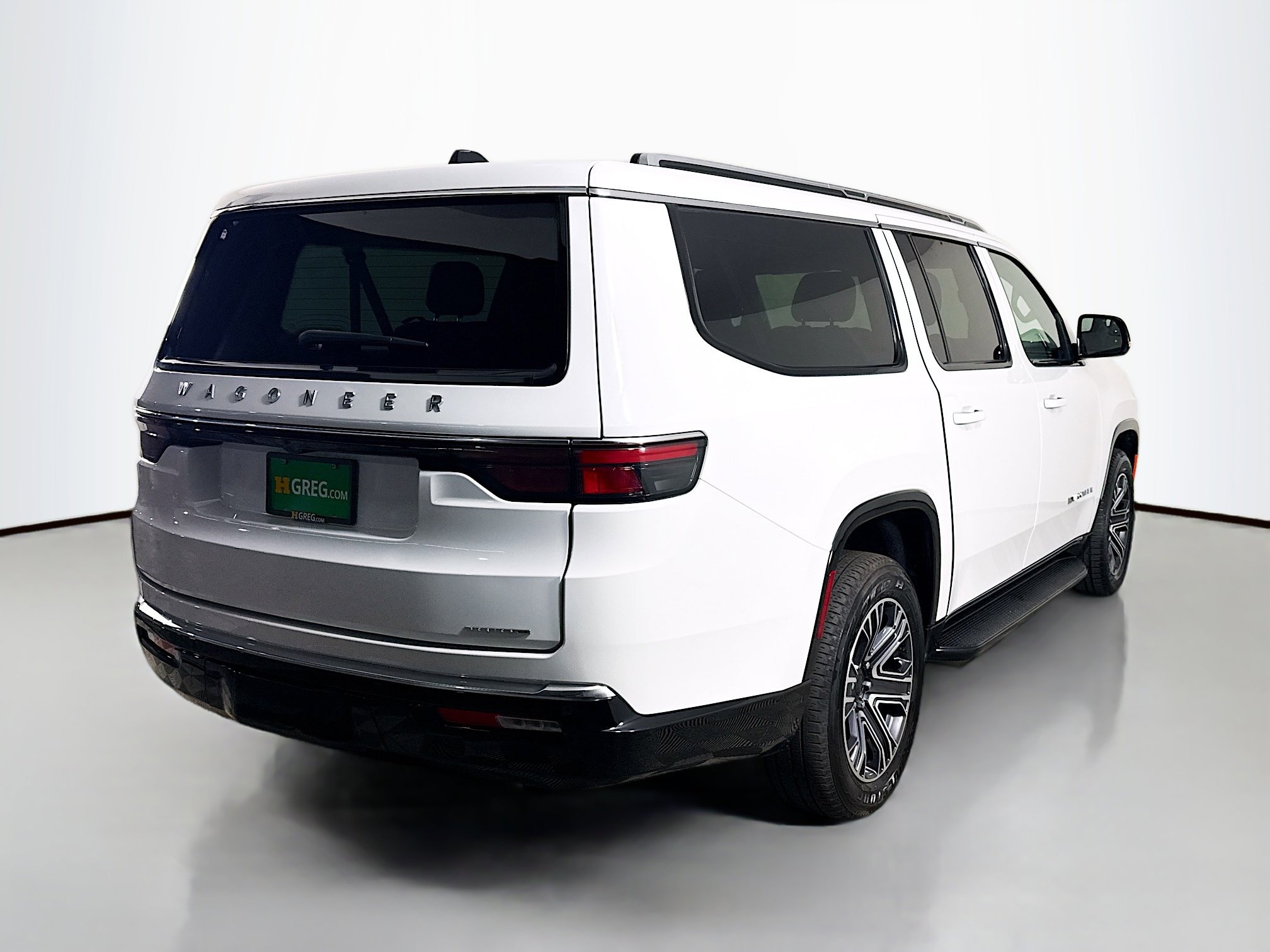 Used 2024 Jeep Wagoneer L Series II w/ Flexible Seating Group RWD image 10