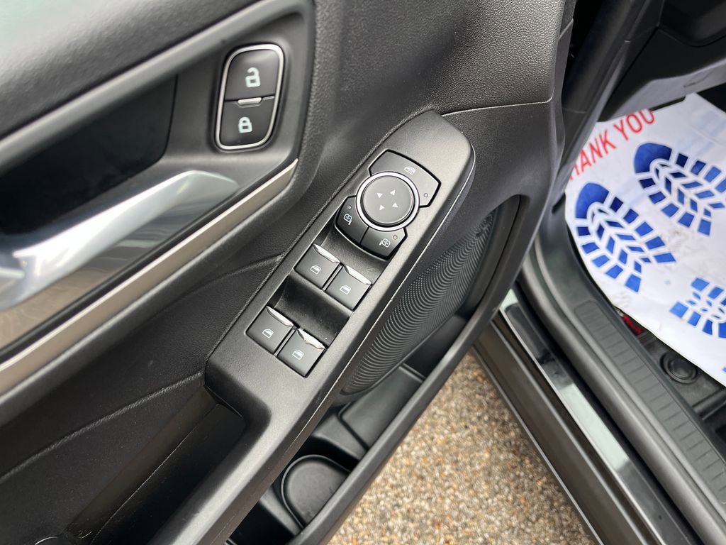 Used 2021 Ford Escape SE w/ SE Sport Appearance Package image 13