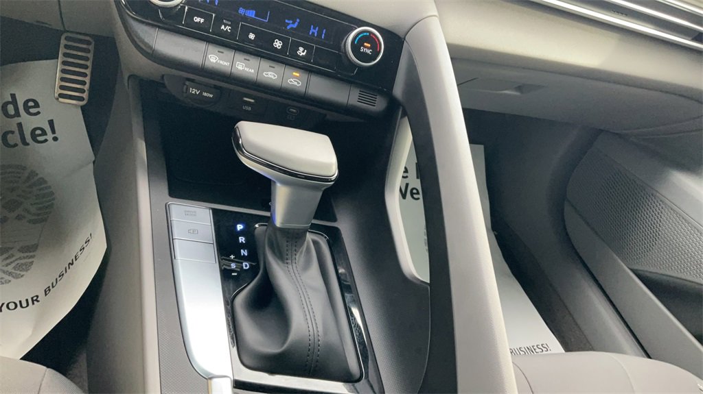 Certified 2025 Hyundai Elantra Sport image 23