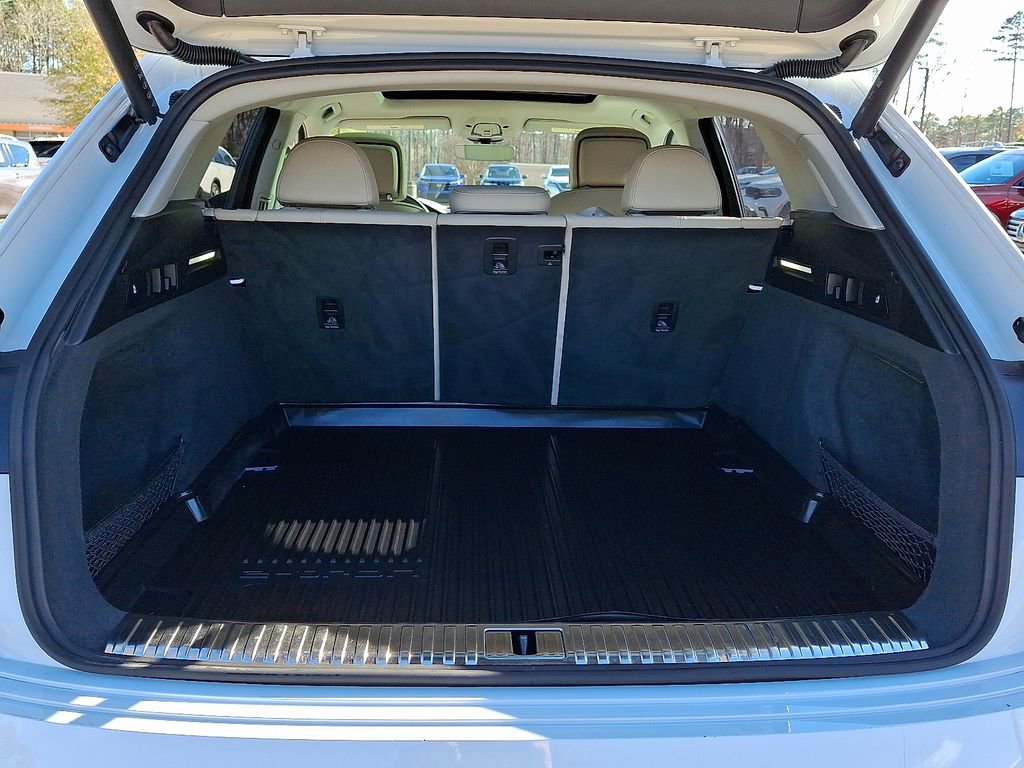 Used 2024 Audi Q8 e-tron Premium Plus image 30