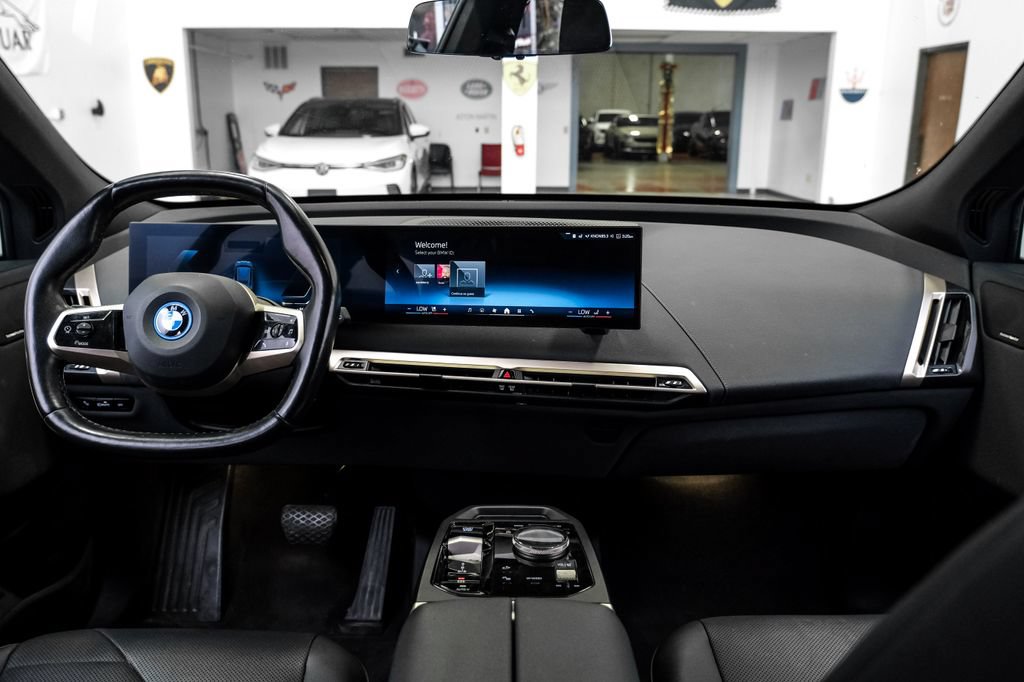 Used 2024 BMW iX xDrive50 w/ Sport Package AWD/4WD image 14