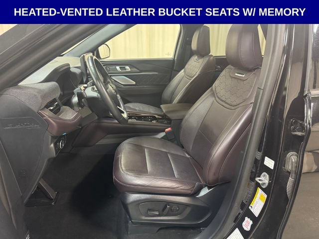 Used 2025 Ford Explorer Platinum w/ LUX Leather Package AWD/4WD image 14