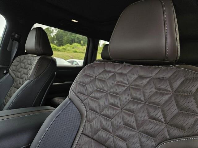 New 2025 Nissan Armada Platinum image 11