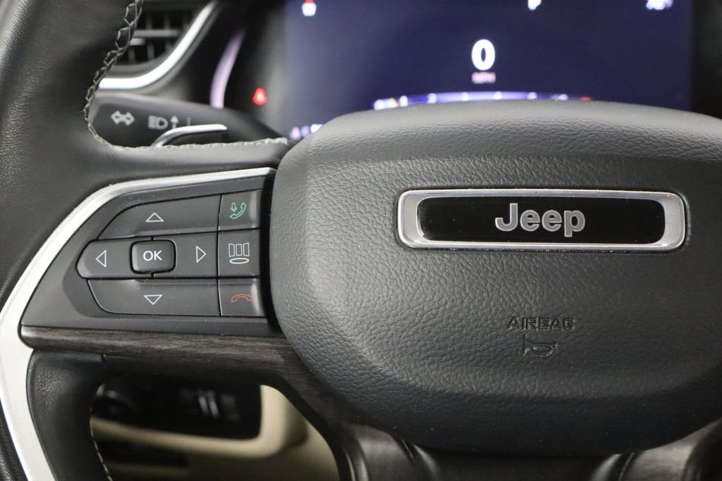 Used 2022 Jeep Grand Cherokee L Limited AWD/4WD image 8
