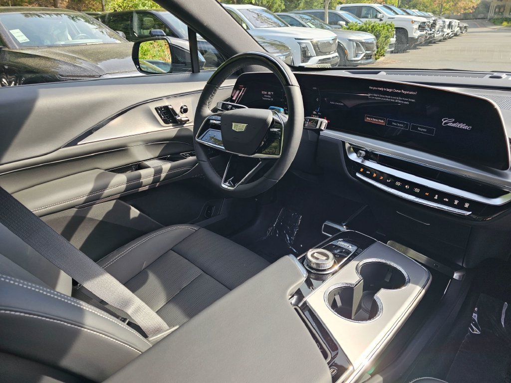 New 2027 Cadillac Lyriq Luxury AWD/4WD image 10