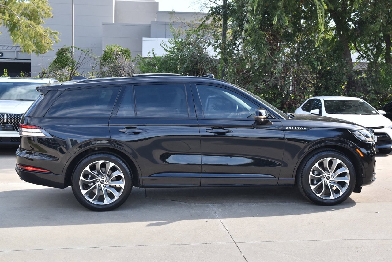 Certified 2026 Lincoln Aviator 2WD w/ Jet Appearance Package image 6