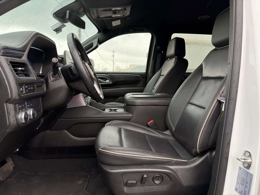 Used 2024 GMC Yukon SLT AWD/4WD image 2