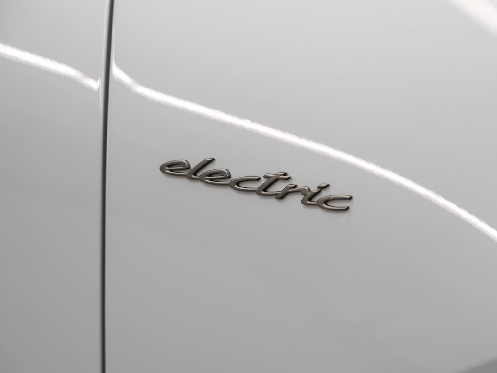 Used 2025 Porsche Macan Turbo Electric AWD/4WD image 16