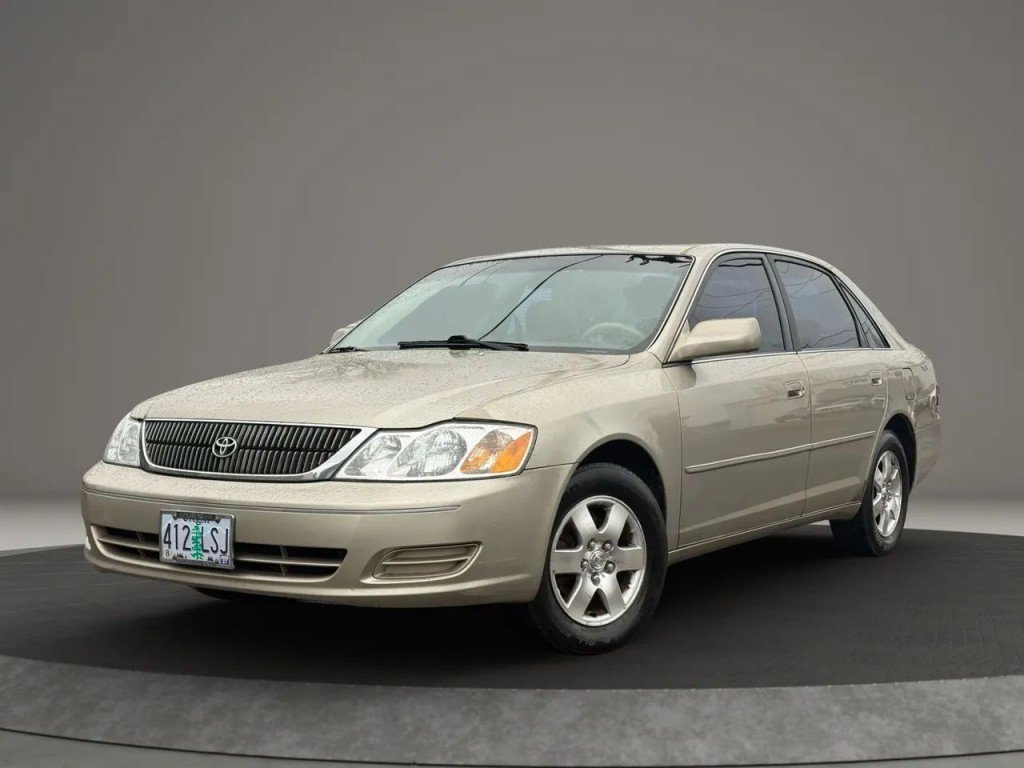 Used 2000 Toyota Avalon XL image 10