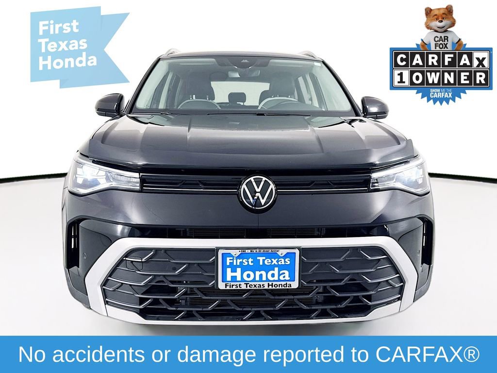 Used 2025 Volkswagen Taos SE image 2