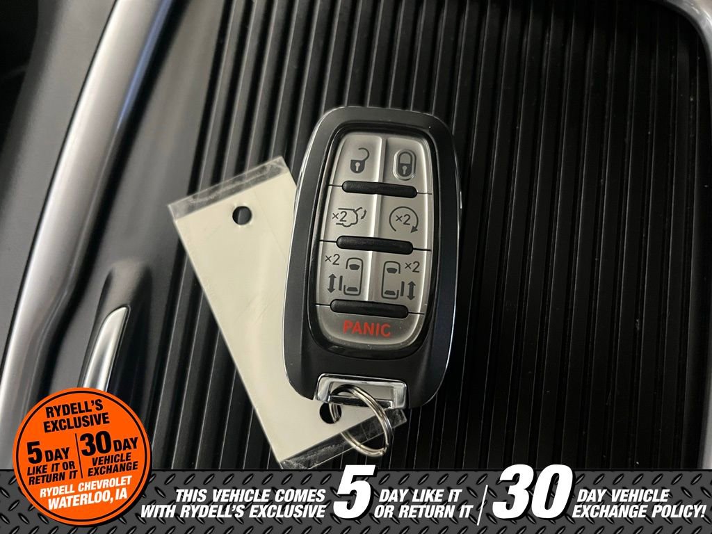 Used 2022 Chrysler Pacifica Touring-L image 34