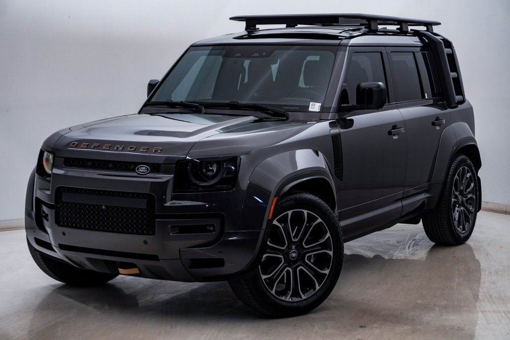 Used 2025 Land Rover Defender 110 image 3