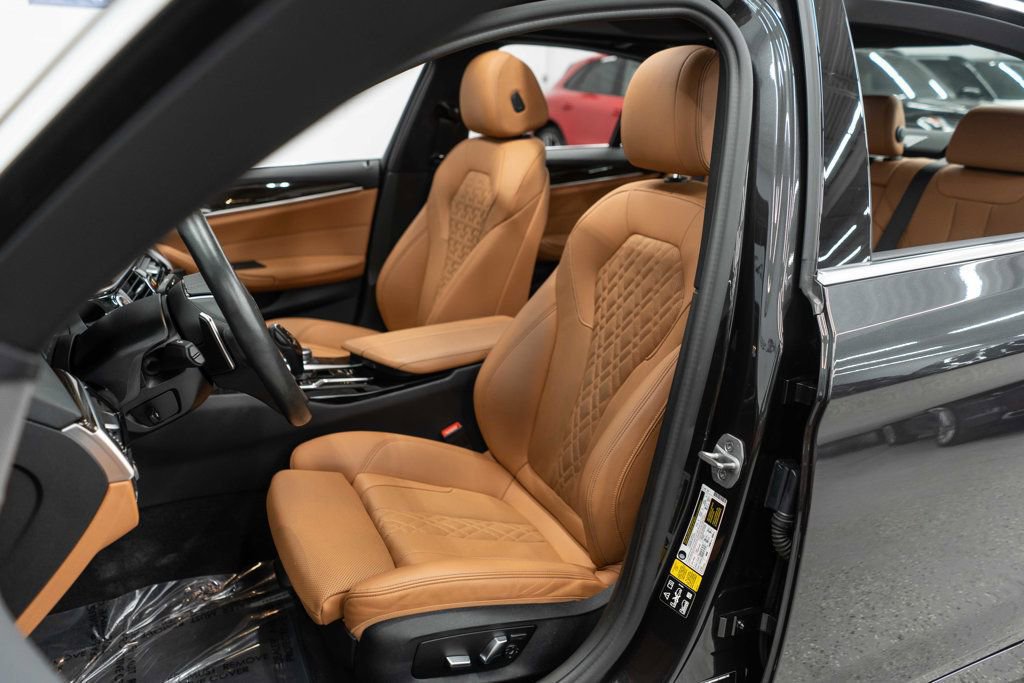 Used 2022 BMW 530i xDrive w/ Premium Package image 8