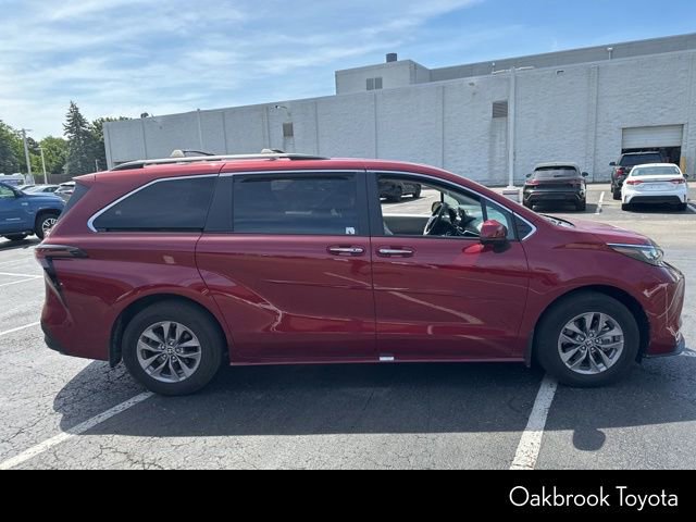 Used 2024 Toyota Sienna XLE FWD image 12