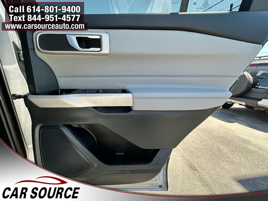 Used 2024 Ford Explorer XLT w/ Equipment Group 202A AWD/4WD image 27