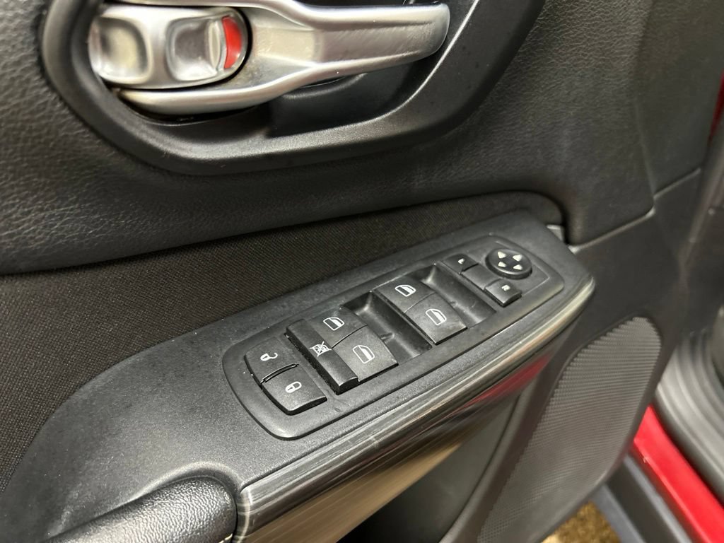 Used 2016 Jeep Cherokee Sport FWD image 25