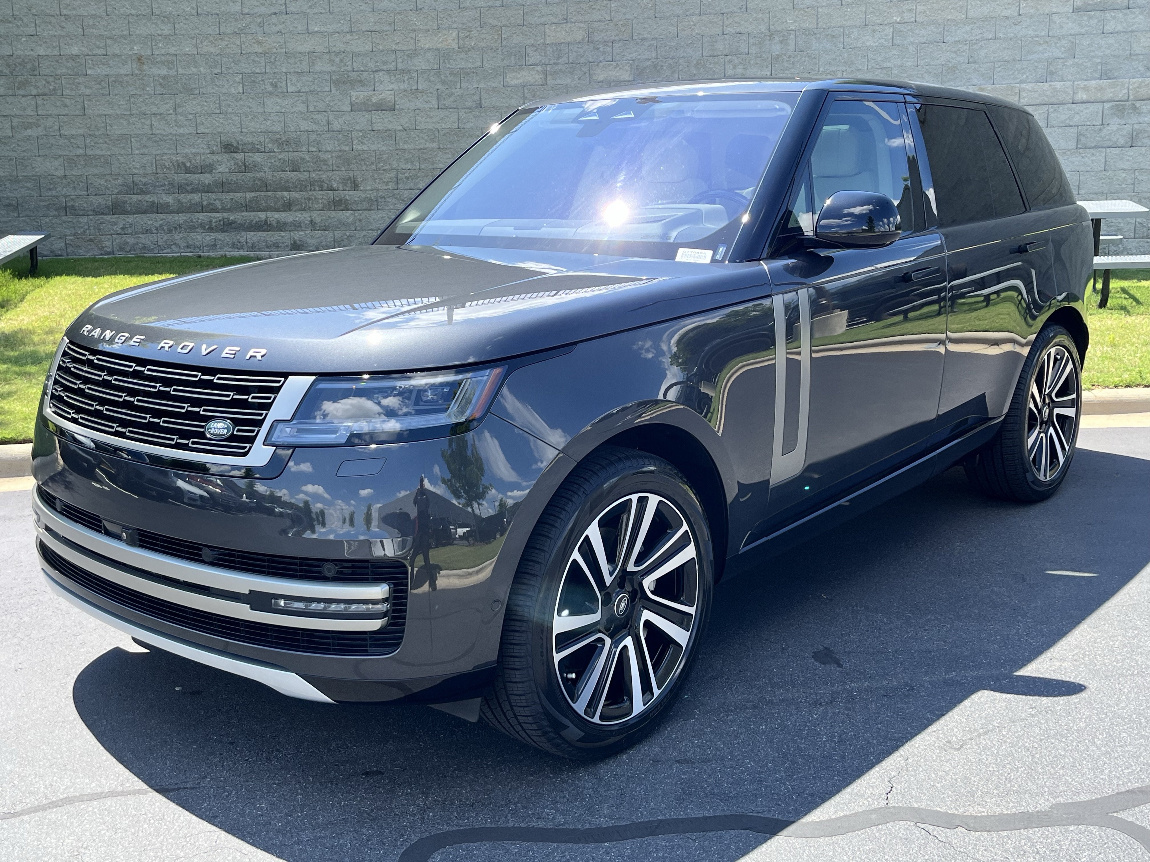 Used 2023 Land Rover Range Rover SE AWD/4WD video 1