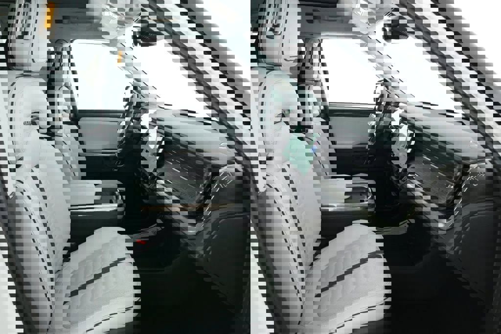 Used 2024 Rivian R1S Adventure image 26