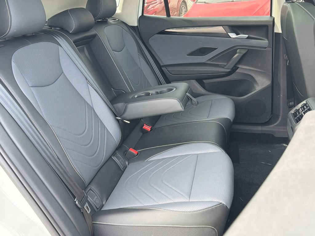 New 2026 Volkswagen Tiguan SE FWD image 11