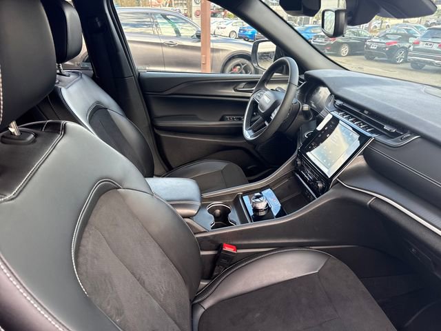 Used 2023 Jeep Grand Cherokee Altitude image 44