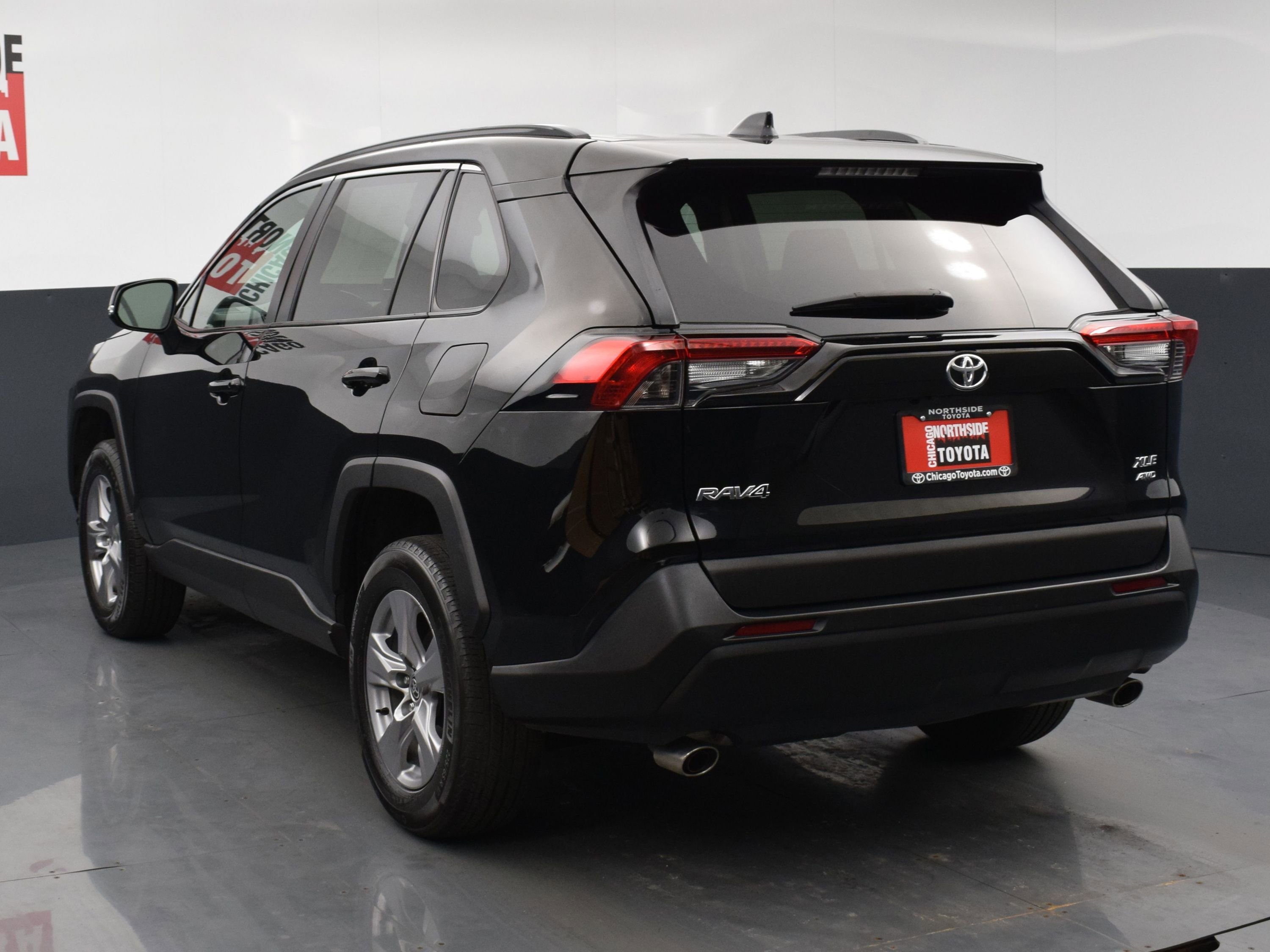 Used 2022 Toyota RAV4 XLE AWD/4WD image 3
