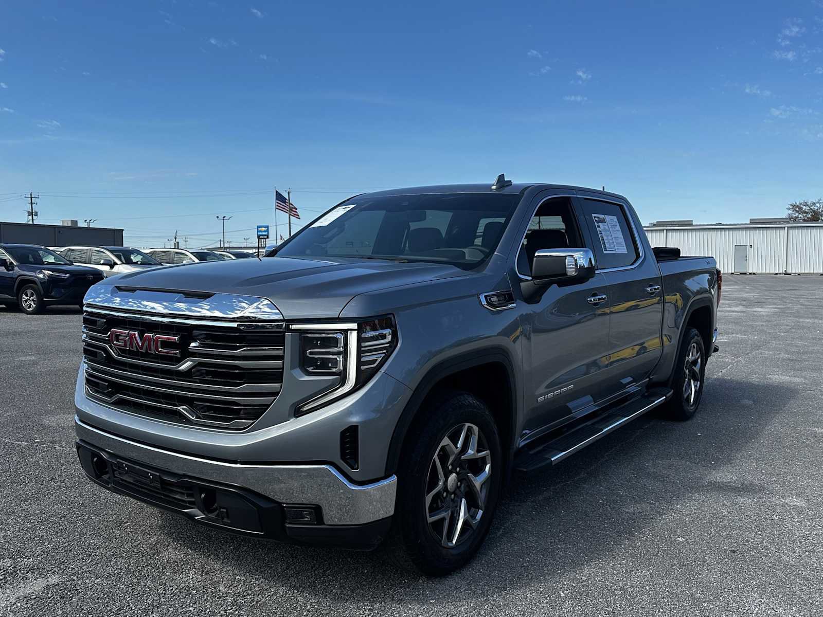 Used 2023 GMC Sierra 1500 SLT w/ SLT Premium Package image 4