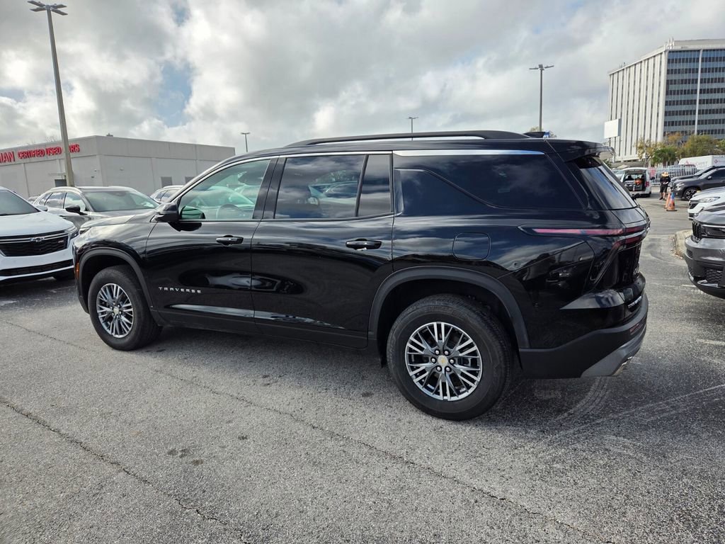 Certified 2025 Chevrolet Traverse LT FWD image 12