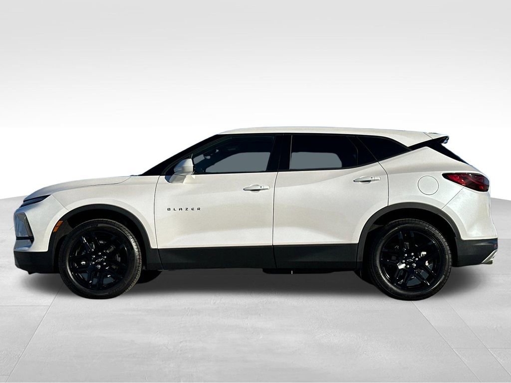 Used 2025 Chevrolet Blazer LT w/ Driver Confidence Package FWD image 2