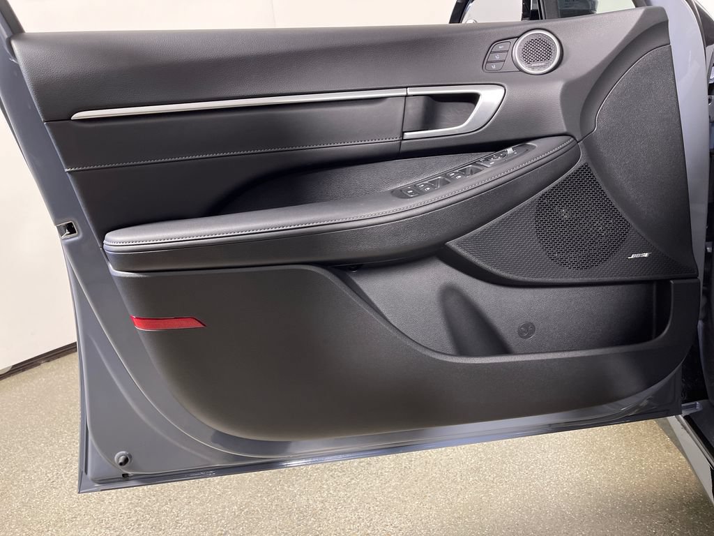 Certified 2025 Hyundai Sonata Limited FWD image 19