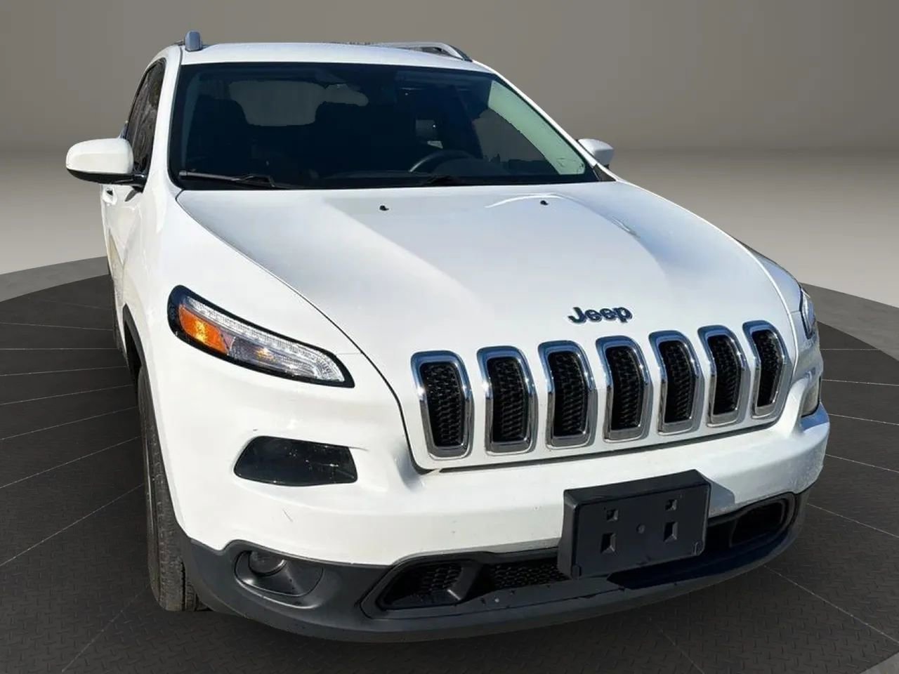 Used 2016 Jeep Cherokee Latitude w/ Cold Weather Group AWD/4WD image 19