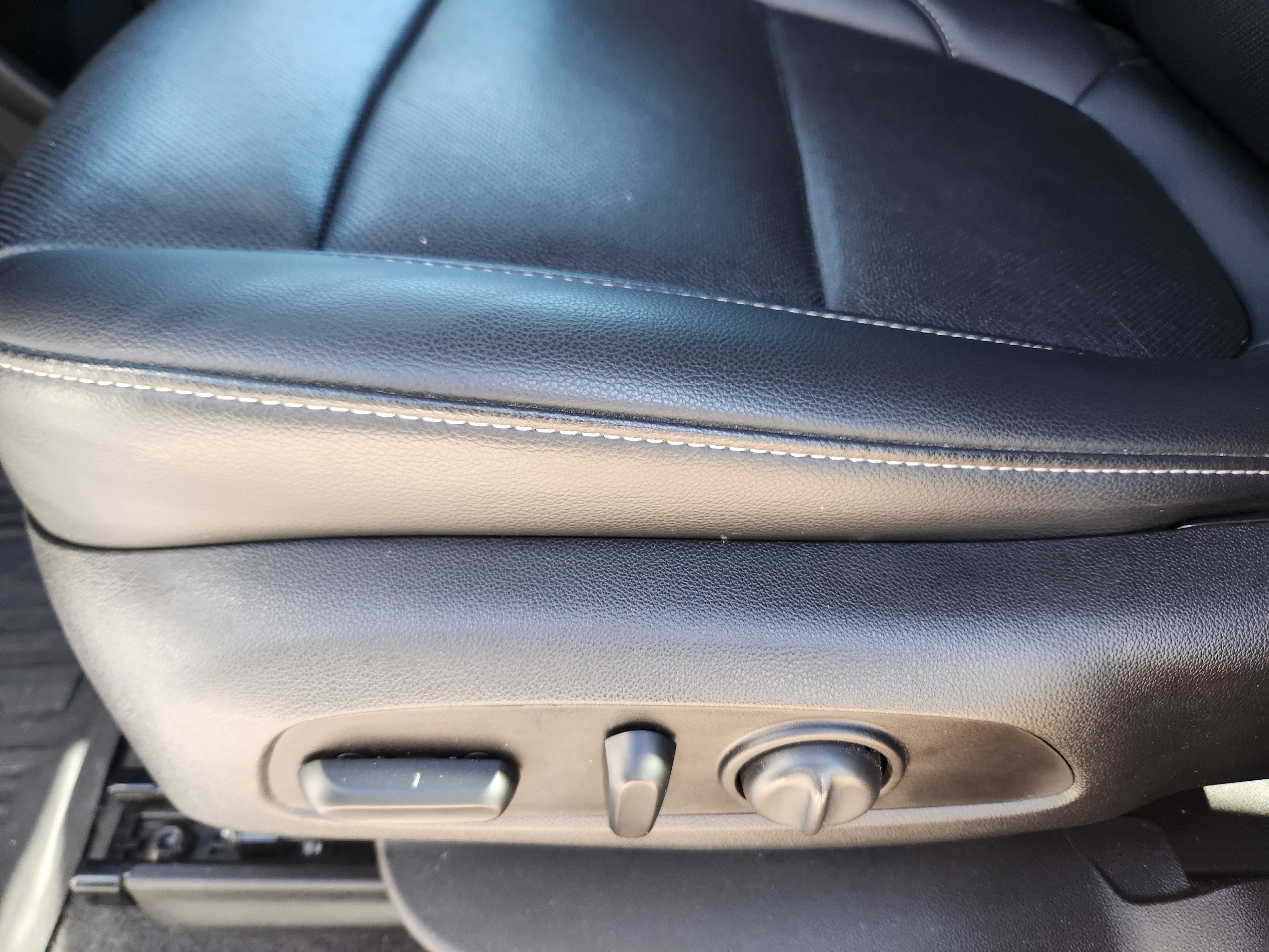 Used 2021 GMC Acadia SLT w/ LPO, Bright Accent Package image 18