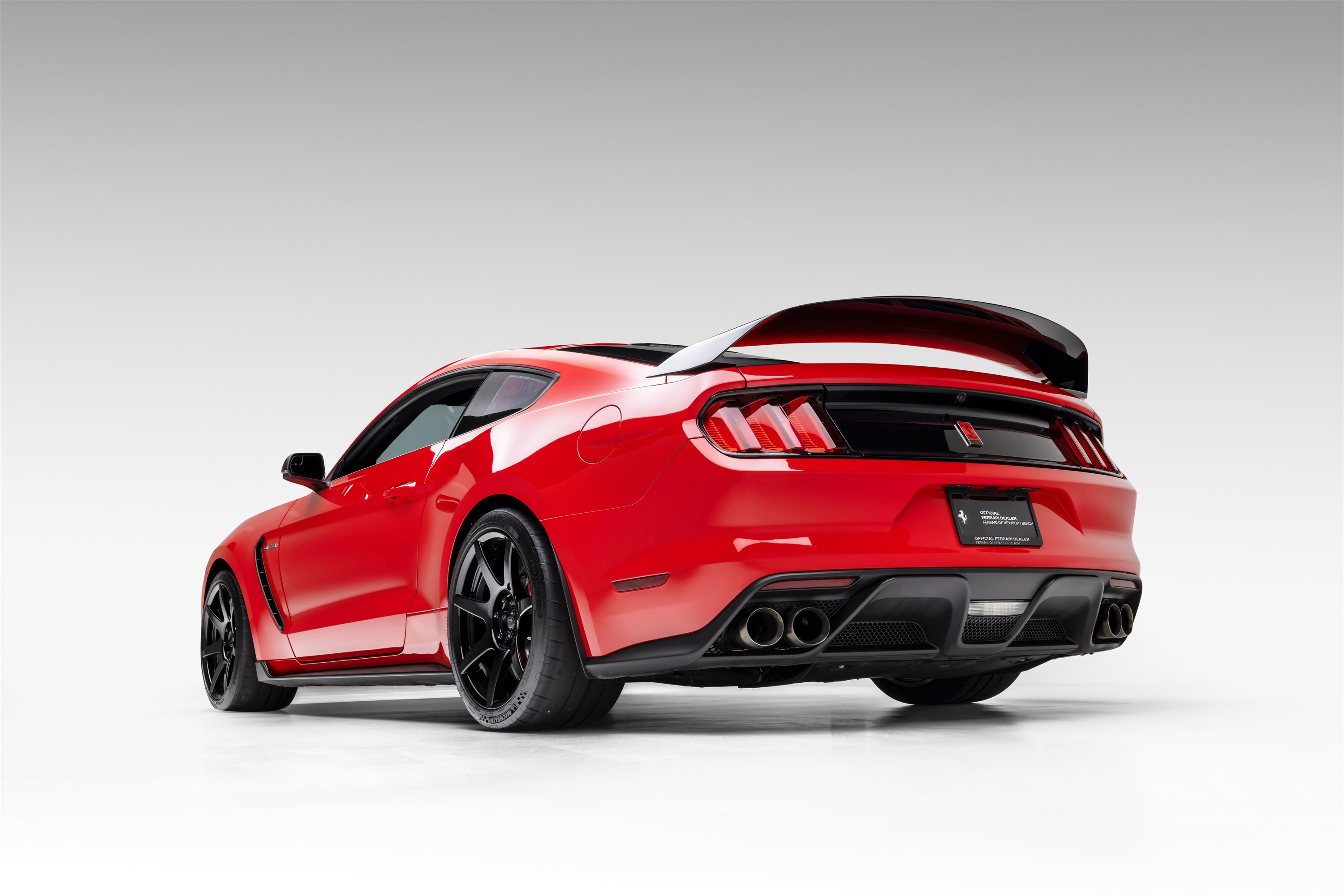 Used 2016 Ford Mustang Shelby GT350R w/ GT350R Equipment Group 920A image 9