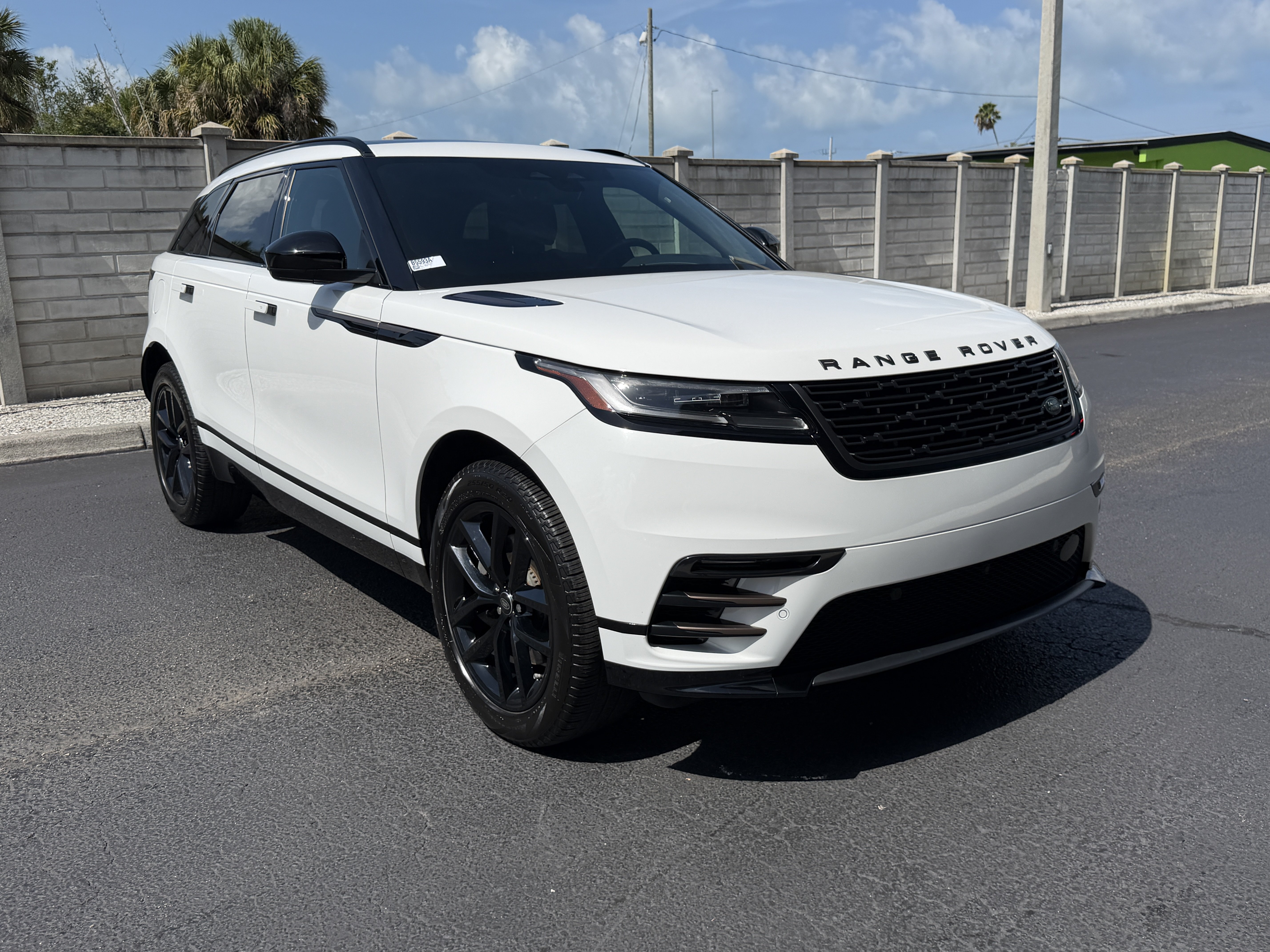 Used 2025 Land Rover Range Rover Velar Dynamic SE AWD/4WD image 8