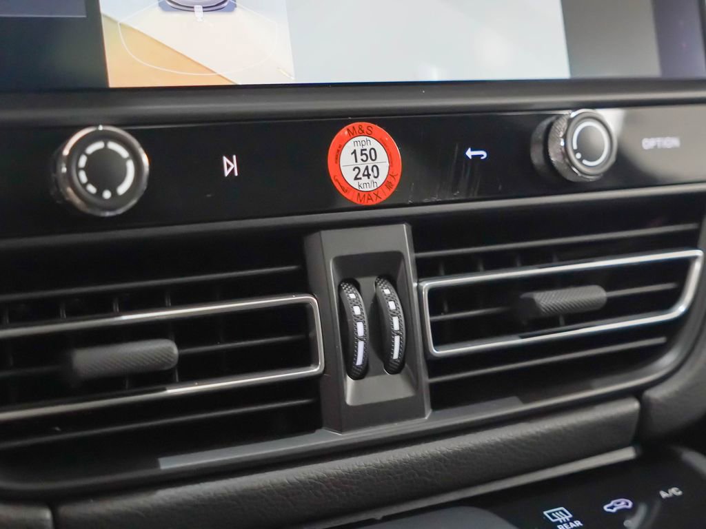 Certified 2025 Porsche Macan S image 22