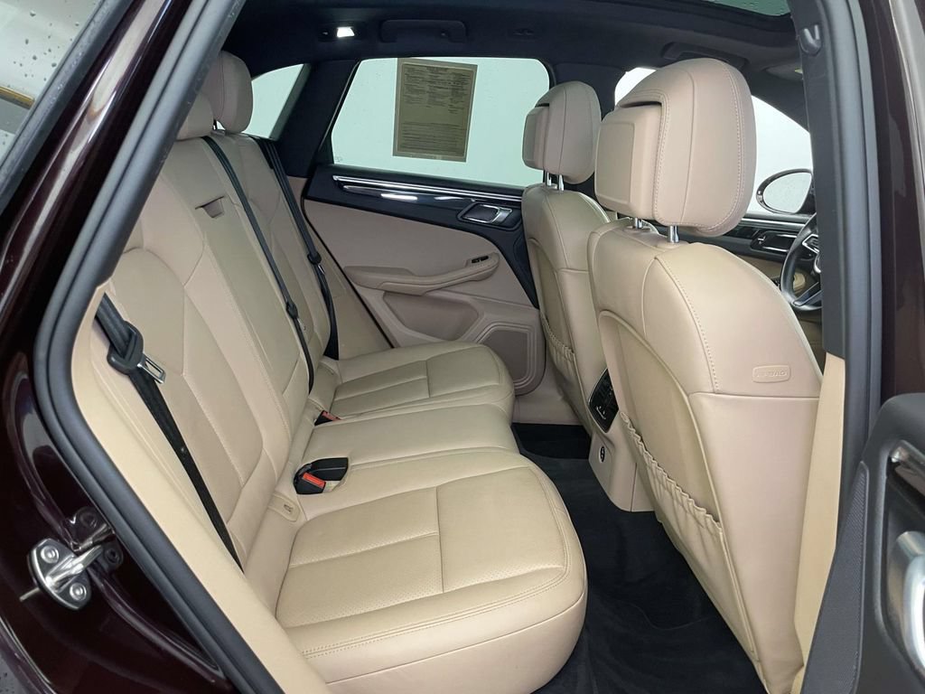 Certified 2023 Porsche Macan AWD/4WD image 22