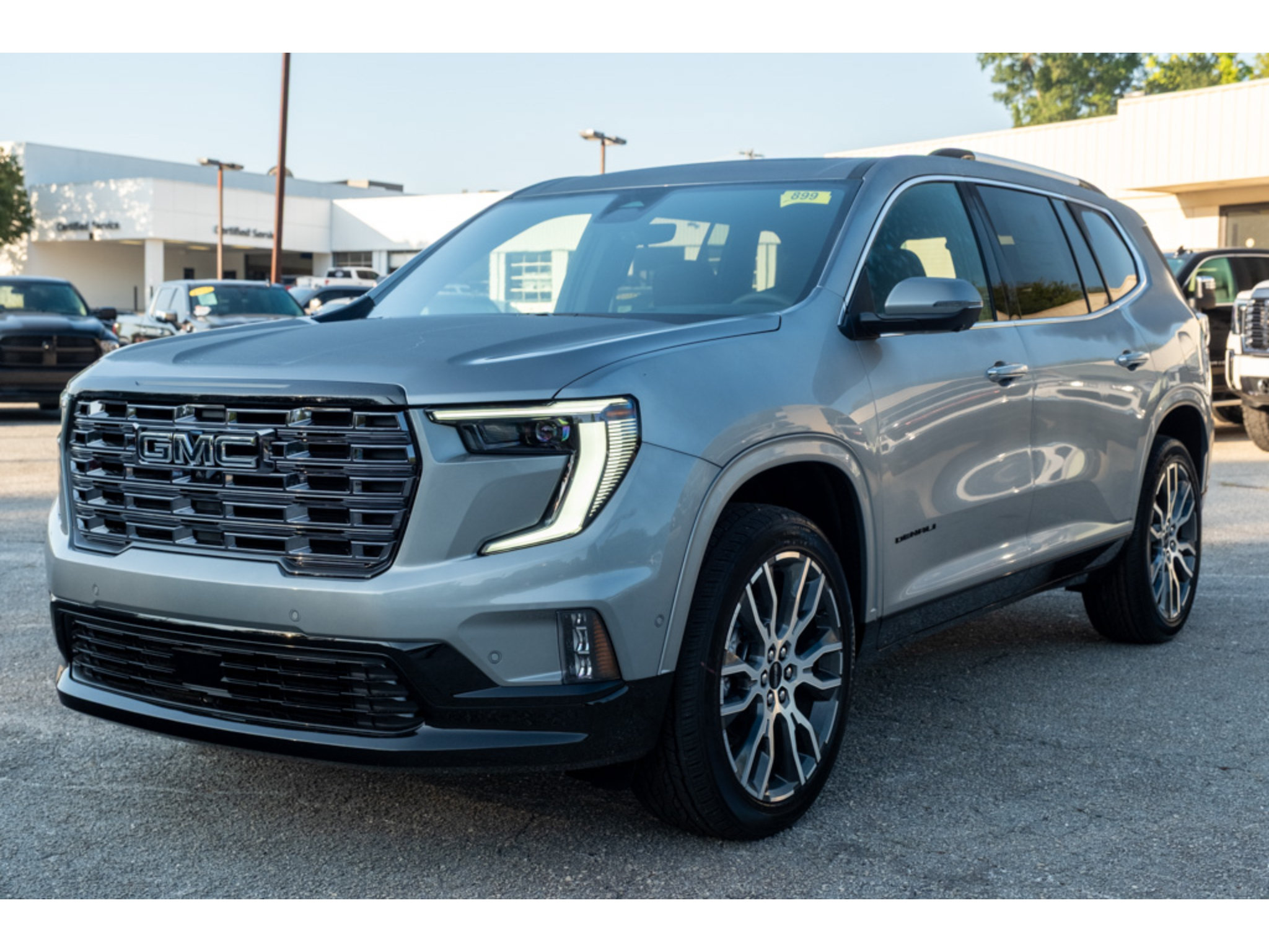 New 2027 GMC Acadia Denali Ultimate w/ LPO, Black Badging Package FWD image 4