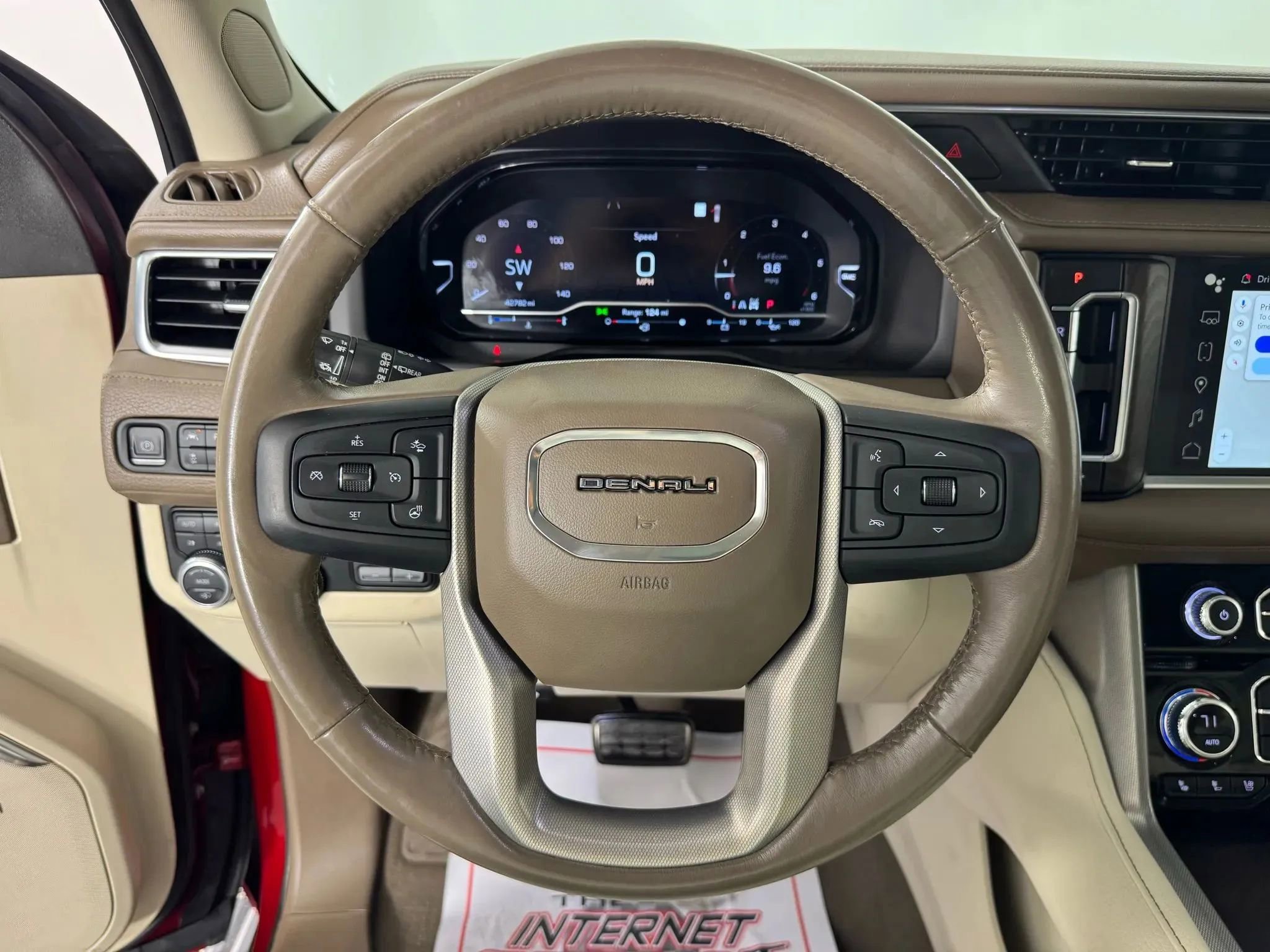Used 2022 GMC Yukon XL Denali w/ Denali Premium Package image 13