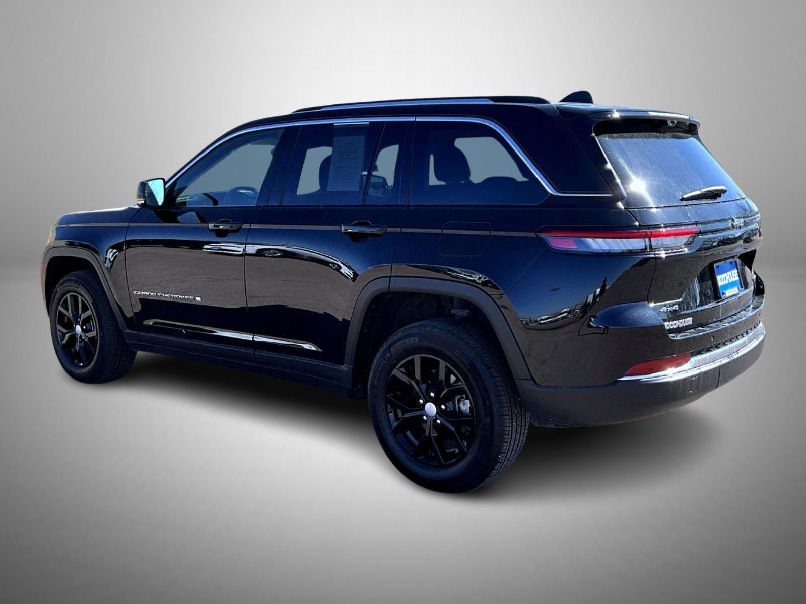 Used 2024 Jeep Grand Cherokee Limited w/ Luxury Tech Group II image 7