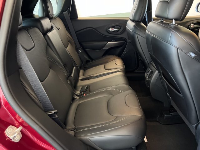 Used 2021 Jeep Cherokee Limited w/ Elite Package AWD/4WD image 40
