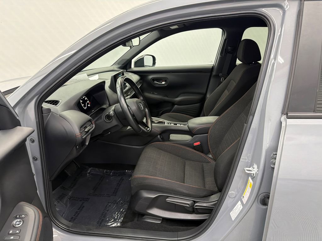 Used 2025 Honda HR-V Sport image 9