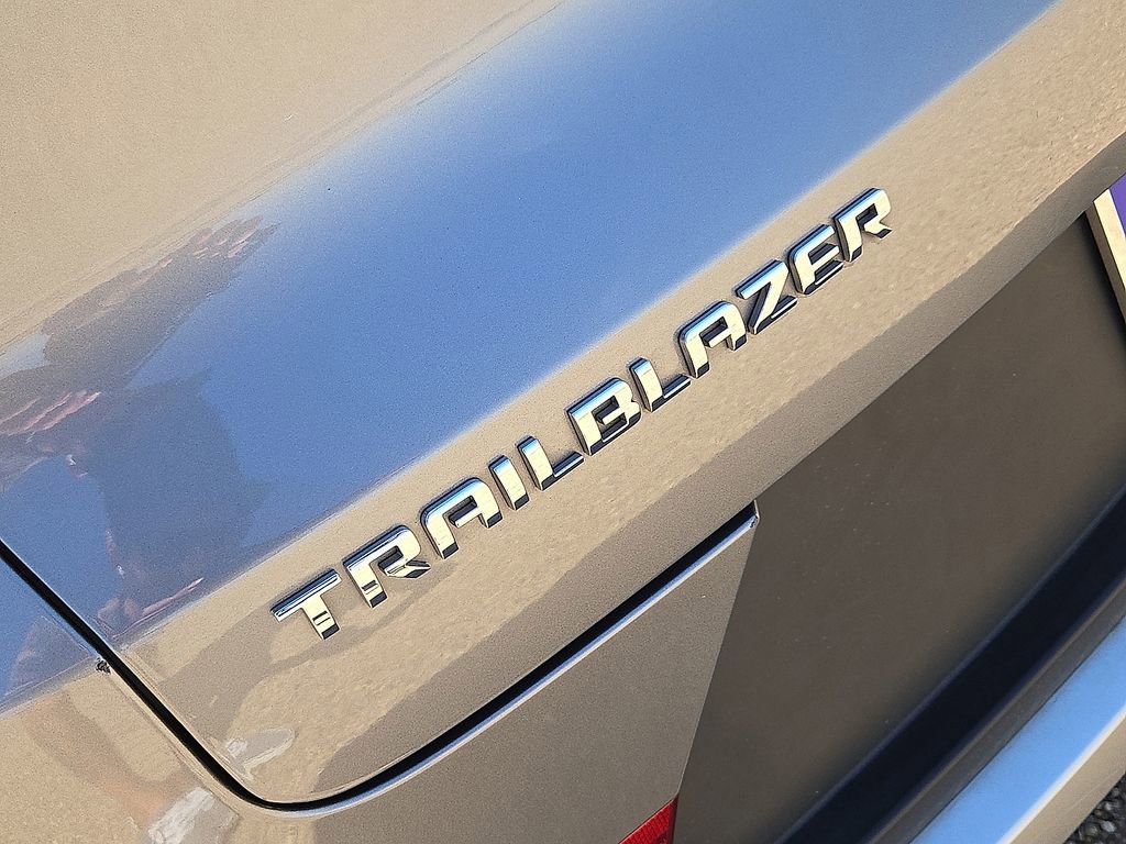 Used 2025 Chevrolet TrailBlazer LT FWD image 11
