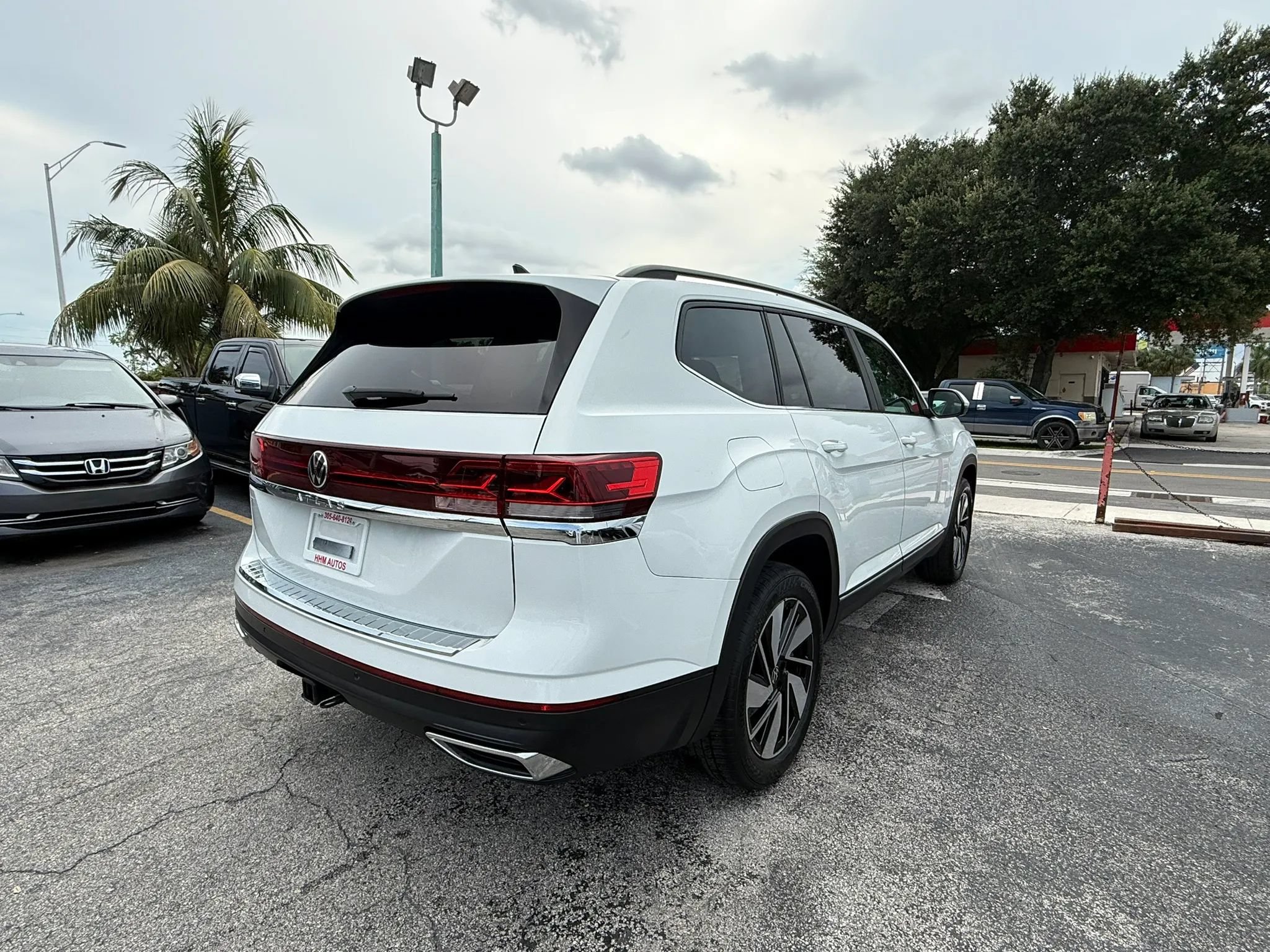 Used 2024 Volkswagen Atlas SE FWD image 5