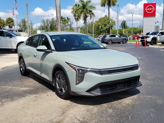 Used 2025 Kia K4 FWD image 3