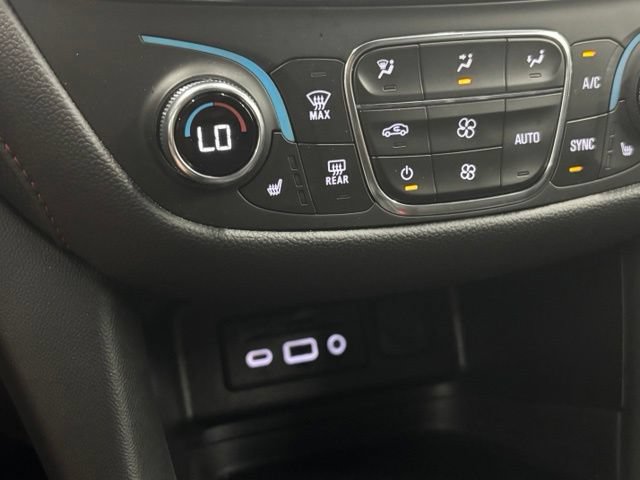 Used 2023 Chevrolet Equinox RS w/ RS Leather Package AWD/4WD image 35