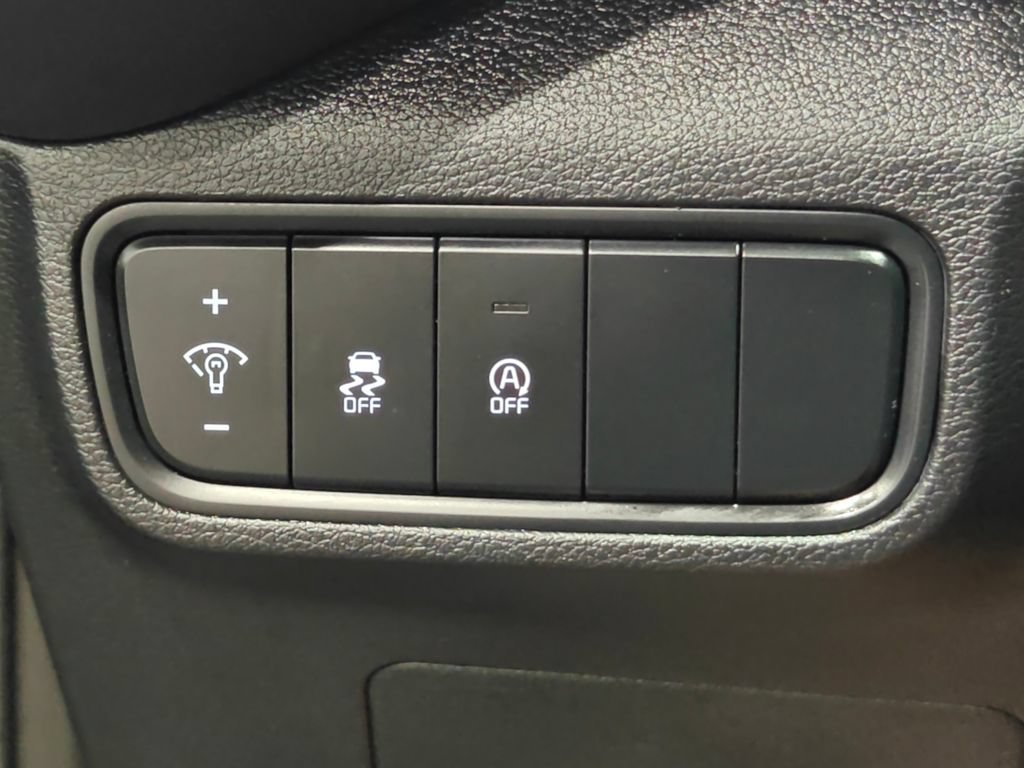 Used 2025 Kia Soul LX w/ LX Technology Package FWD image 34