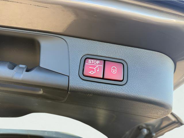 Used 2022 Mercedes-Benz GLB 250 4MATIC w/ Premium Package Lite image 10